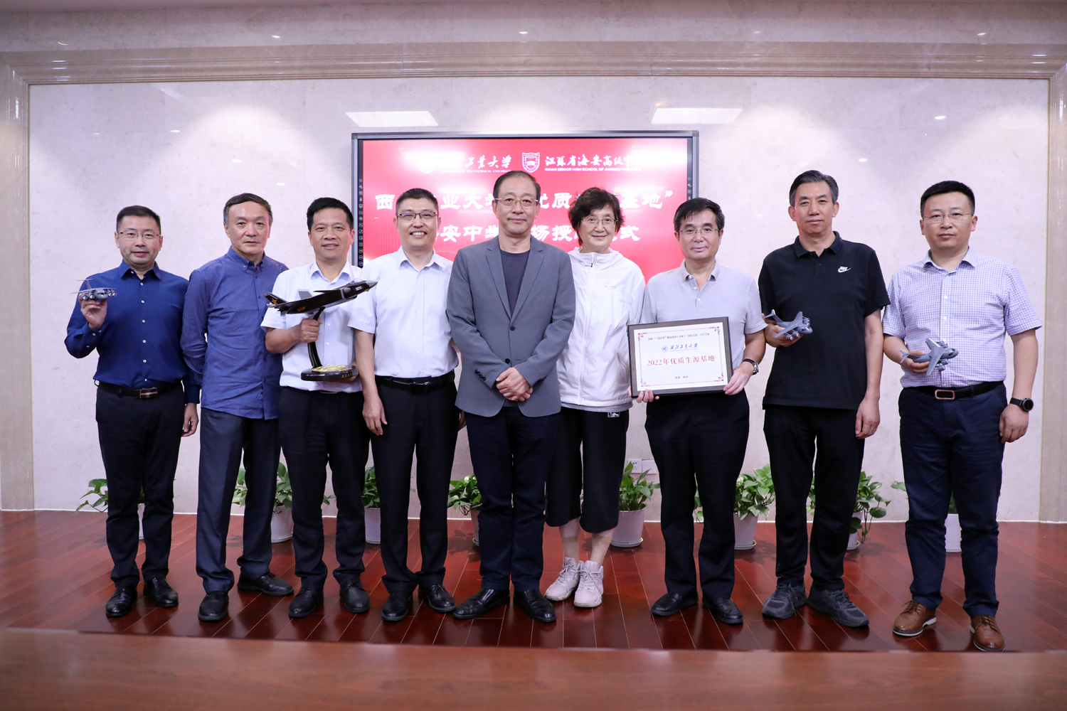 167eaba8880643e8b19b510a2540e66d.jpg 167eaba8880643e8b19b510a2540e66d.jpg