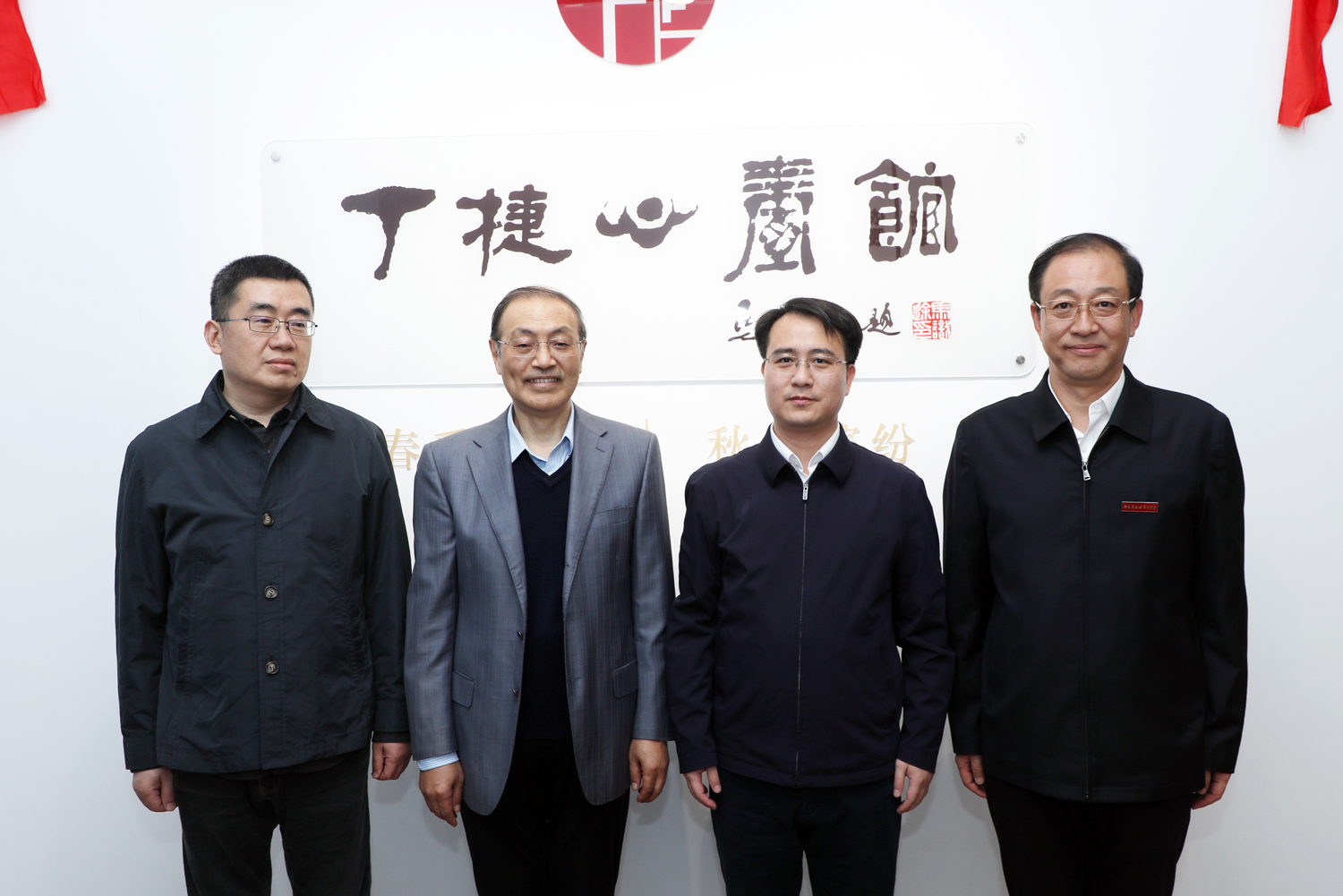 4d0500ba3e8342d3a75d9c107b1e2e74.jpg 4d0500ba3e8342d3a75d9c107b1e2e74.jpg