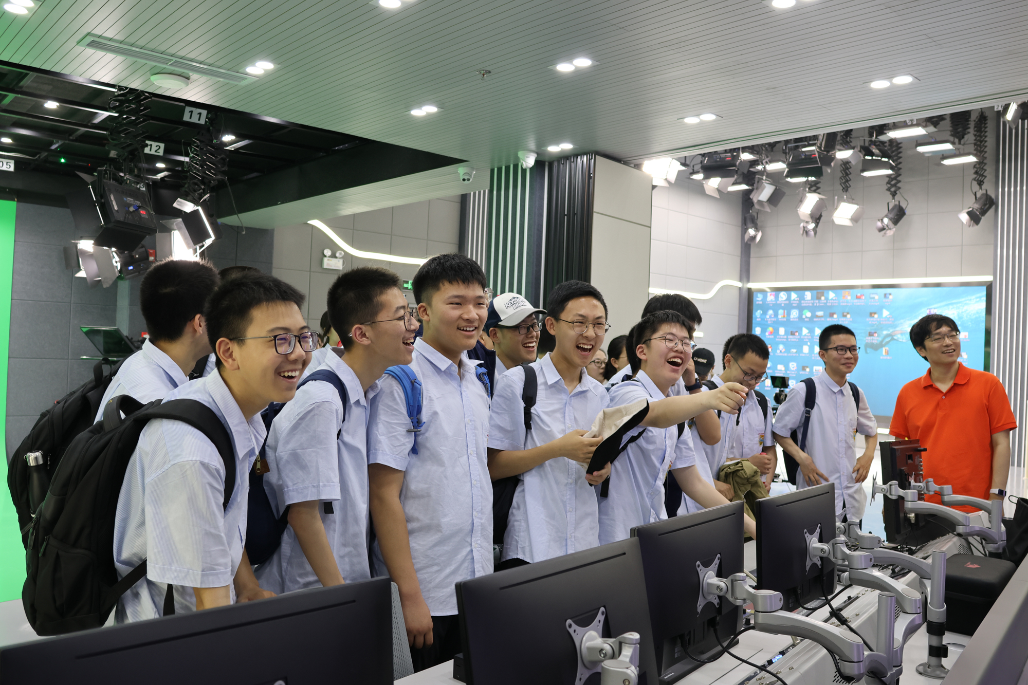 bc6ba67616bf4bb2a505e5419cf3e5d6.jpg bc6ba67616bf4bb2a505e5419cf3e5d6.jpg