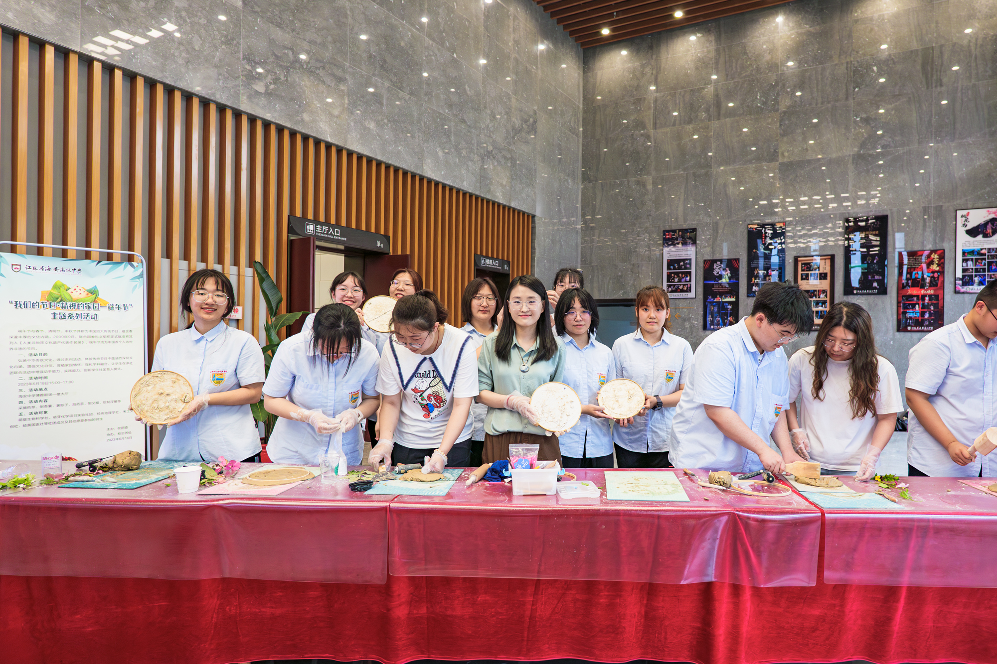 b518321f15c34e52a35e9373bf832ffa.jpg b518321f15c34e52a35e9373bf832ffa.jpg