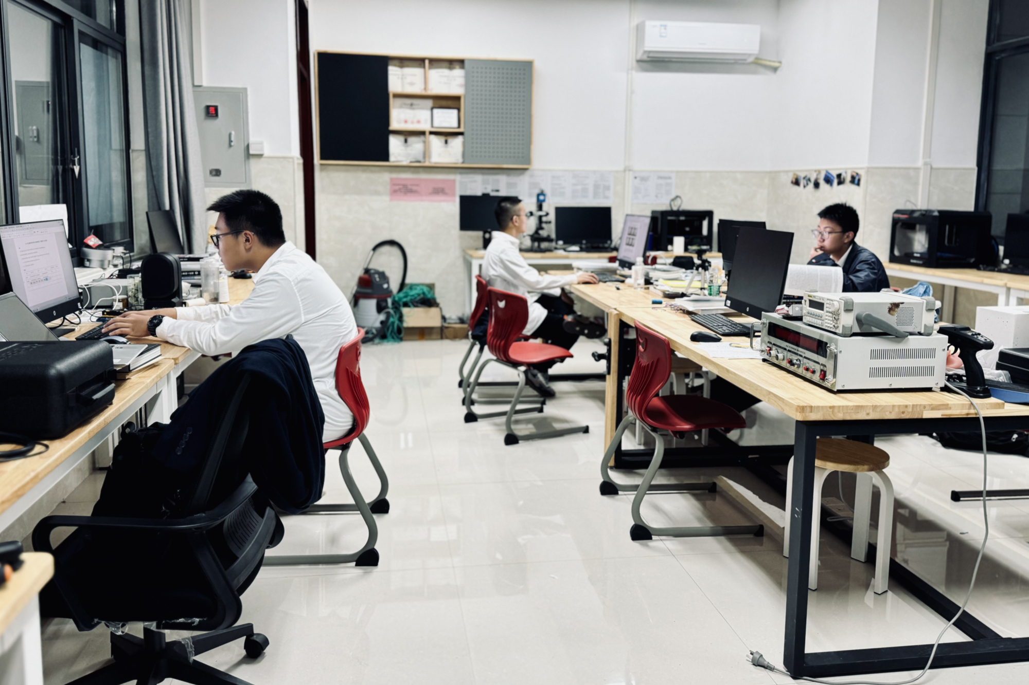 715e067ff51e49f09ec9ce3234ba3d95.jpg 715e067ff51e49f09ec9ce3234ba3d95.jpg