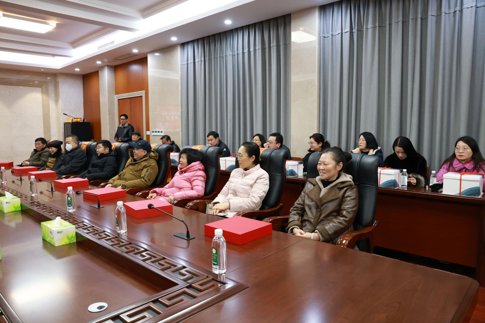 c04b05cb5d874e73a70a951624e37137.jpg c04b05cb5d874e73a70a951624e37137.jpg