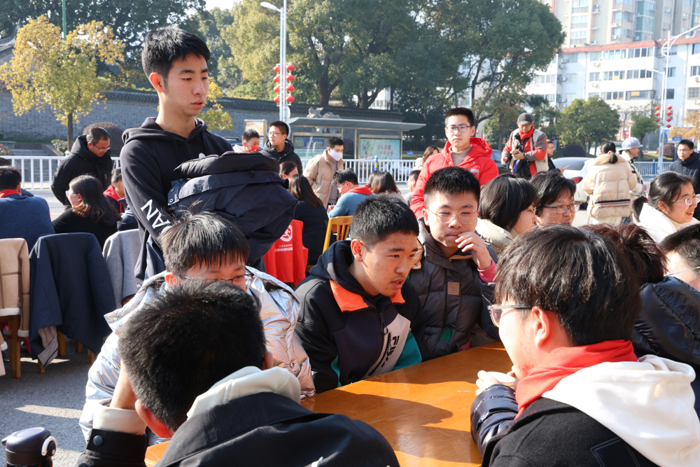 d46d922cc20b4ef7b433569ff1f69a40.jpg d46d922cc20b4ef7b433569ff1f69a40.jpg