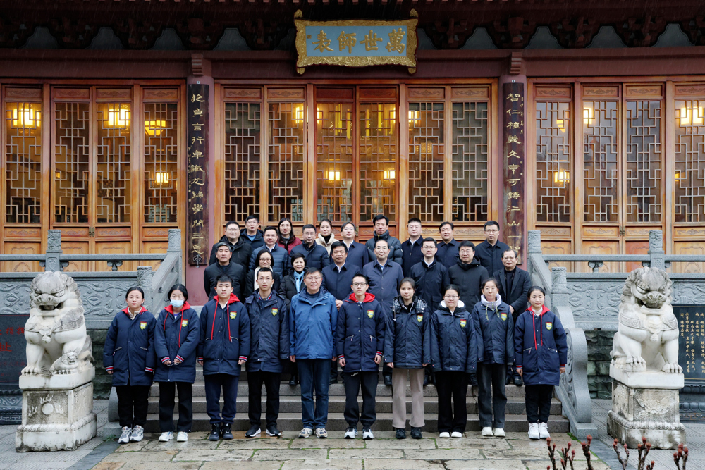 8e40d9155c04434bb5ed9c97ddfd25a9.jpg 8e40d9155c04434bb5ed9c97ddfd25a9.jpg