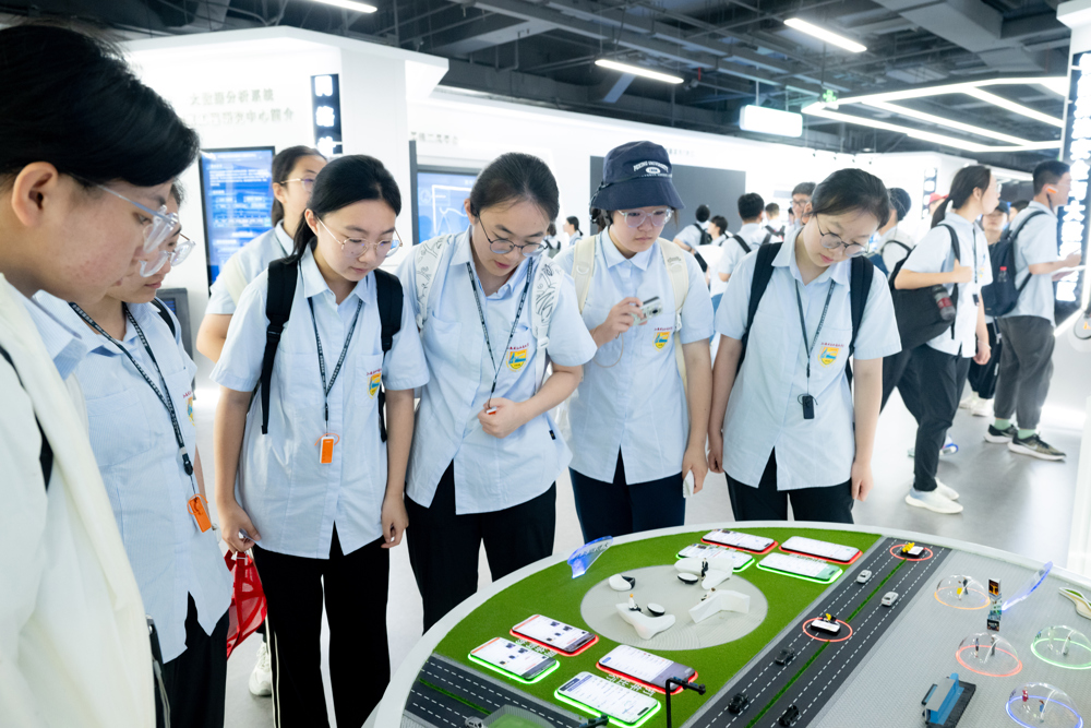 81c8840911354146ab3d688d3c26dc35.jpg 81c8840911354146ab3d688d3c26dc35.jpg