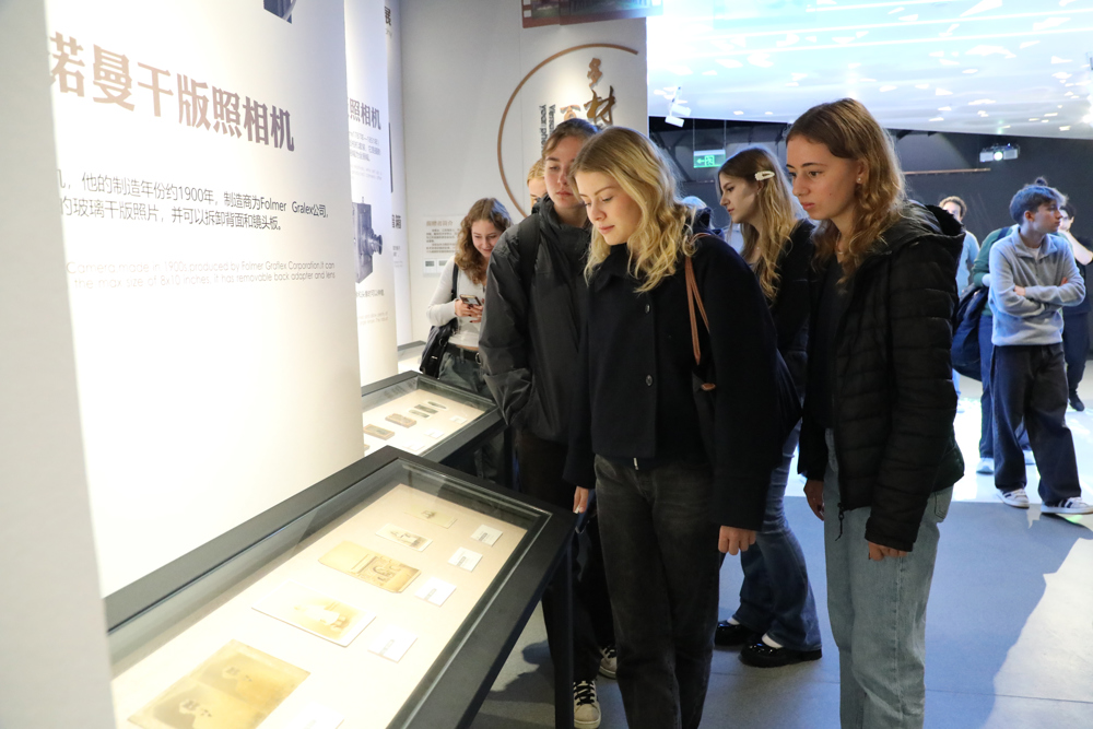 b7cfbddb0dc24ea3b32892569d0d93a6.jpg b7cfbddb0dc24ea3b32892569d0d93a6.jpg