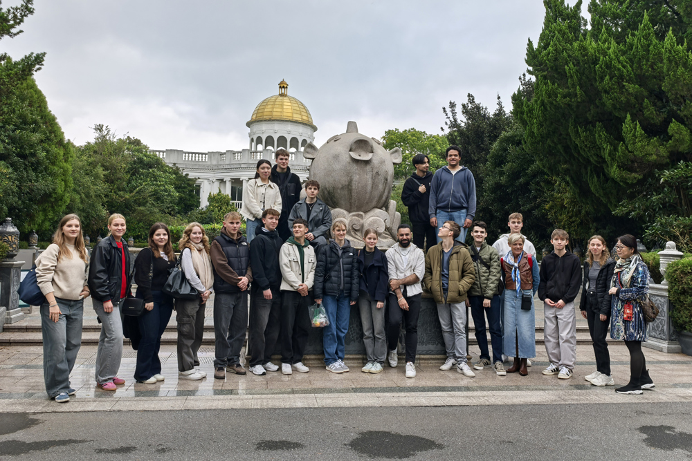 c9eb057bf1064a50a3d9356a53c8ef93.jpg c9eb057bf1064a50a3d9356a53c8ef93.jpg