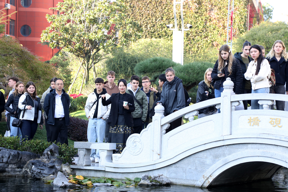 f9367136aed9457ba3cd563fdd172776.jpg f9367136aed9457ba3cd563fdd172776.jpg