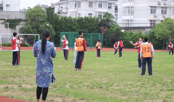 三门球运动传播到新疆阿勒玛勒中学