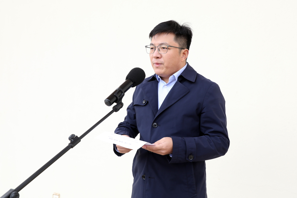 9d08f0fc04184196bd92a90a960fb6e2.jpg 9d08f0fc04184196bd92a90a960fb6e2.jpg